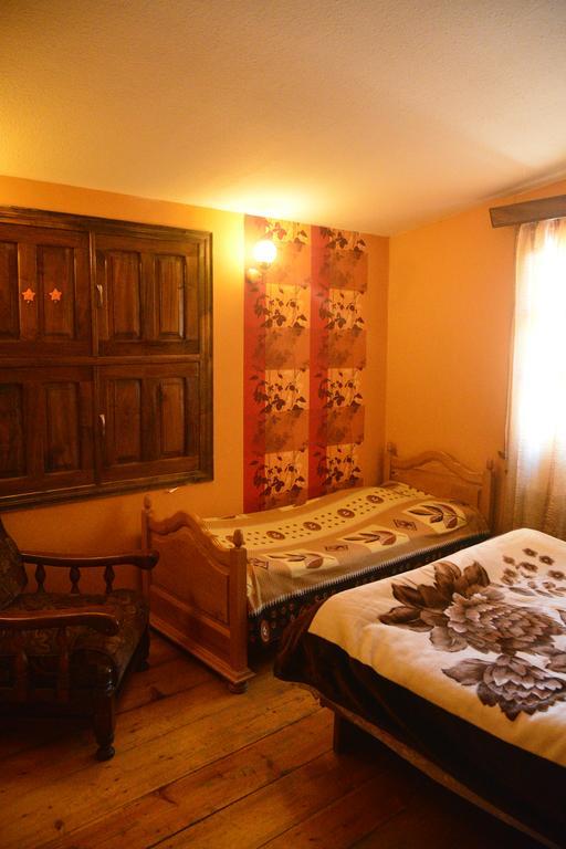 Archil And Nino Gigauri Guest House Казбеги Экстерьер фото